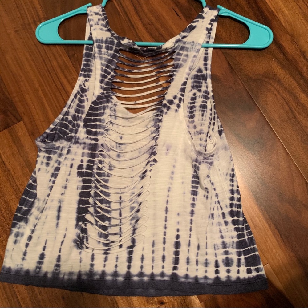 Distressed tank top😍😍